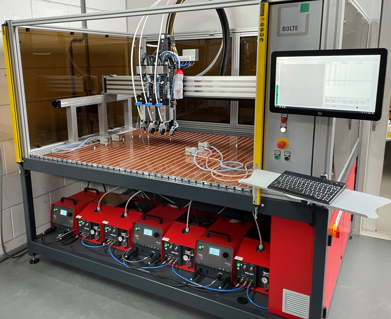 CNC en robot stiftlassysteem
