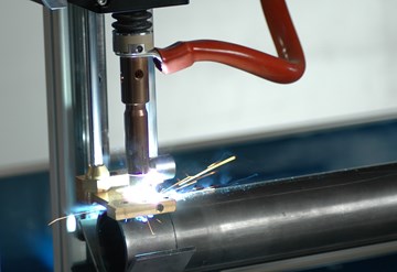 Snellere en goedkopere productie van hydraulische cilinders door toepassing van stiftlassen. 