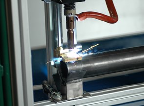 Snellere en goedkopere productie van hydraulische cilinders door toepassing van stiftlassen. 