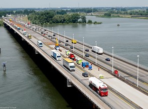 Stiftlassen bij renovatie Moerdijkbrug