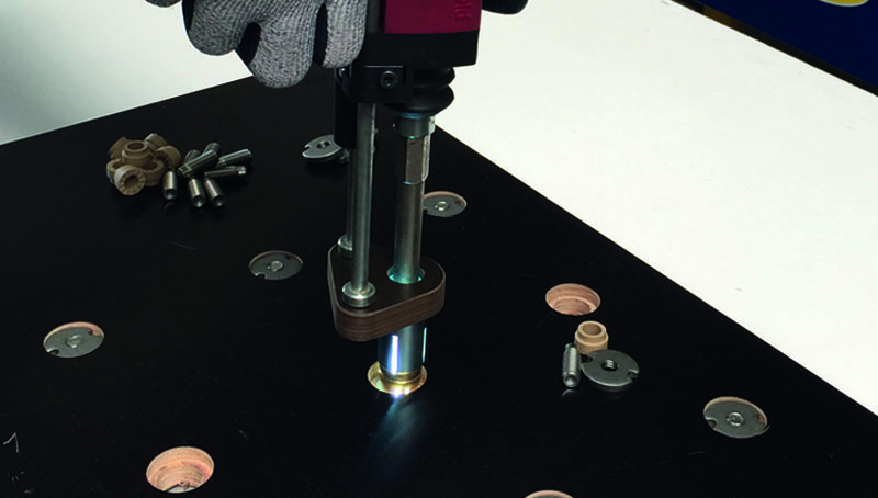 Slijtplaten of houten dek monteren met stiftlastechniek